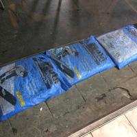 Építőiparos barátaim figyelmébe ajánlom, ez az aszfalt így volt odagyógyulva, zacskóstól