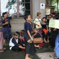 Adománygyűjtő fiúk